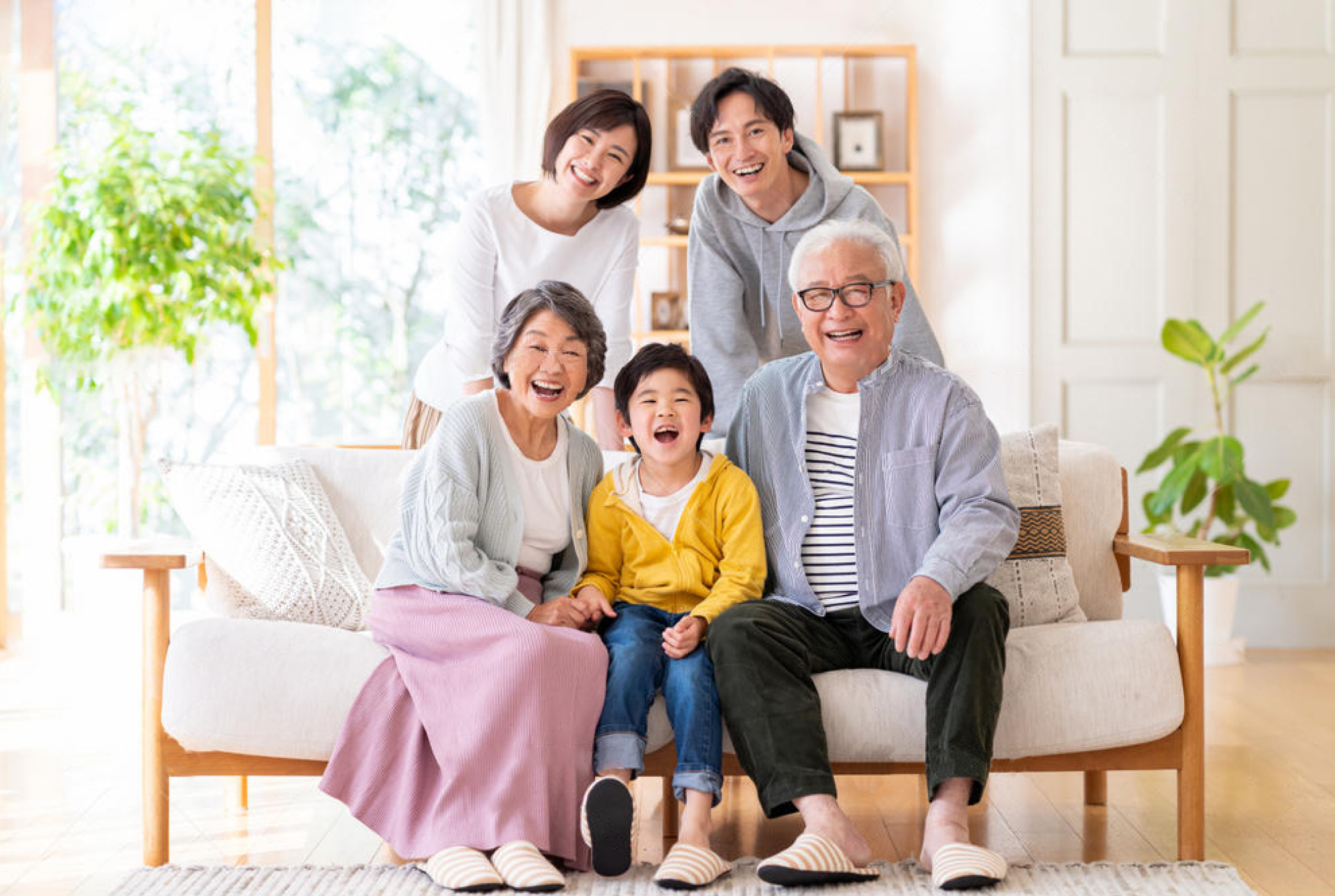 笑顔の家族５人の様子